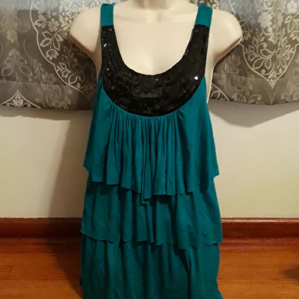 Kiwis sequenced tiered tank top size L